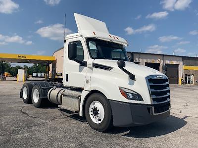 Used 2020 Freightliner Cascadia - photo 1
