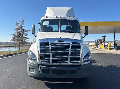 Used 2020 Freightliner Cascadia Detroit DD13 Semi Truck for sale #355434 - photo 2