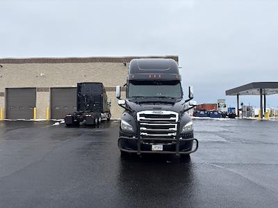 Used 2020 Freightliner Cascadia Detroit DD15AT Semi Truck with Sleeper Cab for sale #356266 - photo 2