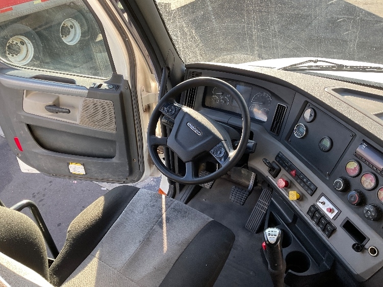 Used 2020 Freightliner Cascadia - photo 13