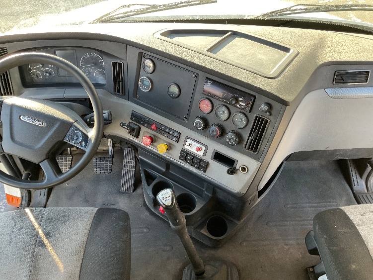Used 2020 Freightliner Cascadia - photo 14