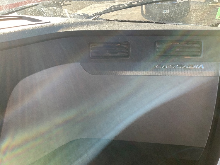 Used 2020 Freightliner Cascadia - photo 16
