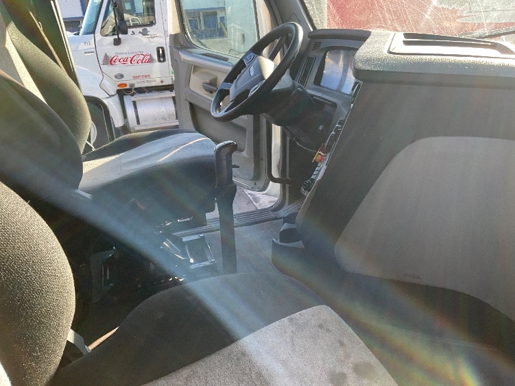 Used 2020 Freightliner Cascadia - photo 17