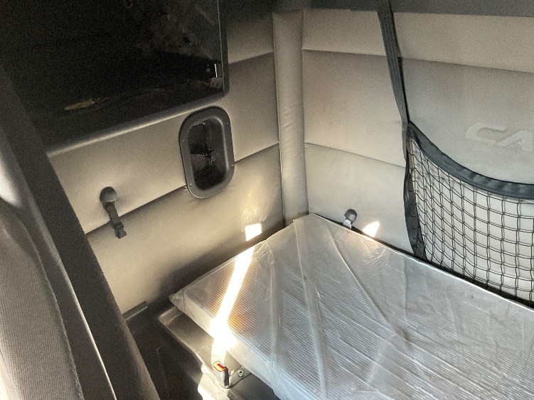 Used 2020 Freightliner Cascadia - photo 21