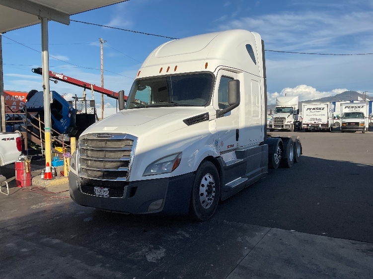 Used 2020 Freightliner Cascadia - photo 5