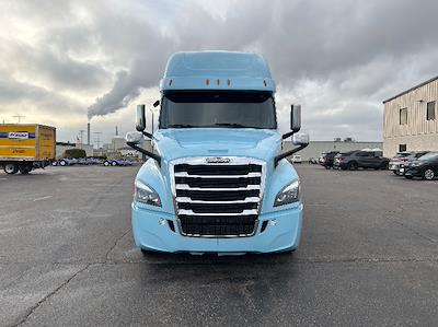 Used 2020 Freightliner Cascadia Detroit DD15AT Semi Truck with Sleeper Cab for sale #356391 - photo 2