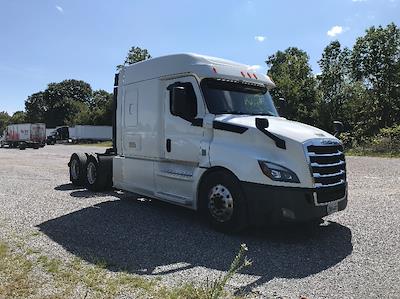 Used 2020 Freightliner Cascadia Detroit DD15AT Semi Truck with Sleeper Cab for sale #356673 - photo 1