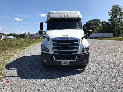 Used 2020 Freightliner Cascadia Detroit DD15AT Semi Truck with Sleeper Cab for sale #356673 - photo 2