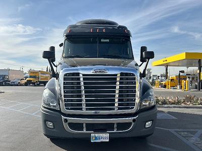 Used 2020 Freightliner Cascadia Detroit DD15AT Semi Truck with Sleeper Cab for sale #356738 - photo 2