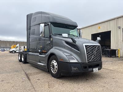 Used 2020 Volvo VNL - photo 1