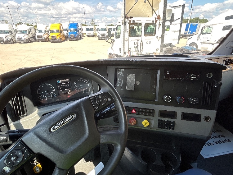 Used 2020 Freightliner Cascadia - photo 13
