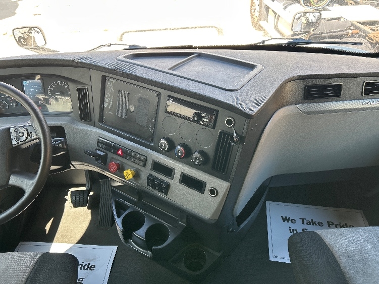 Used 2020 Freightliner Cascadia - photo 14
