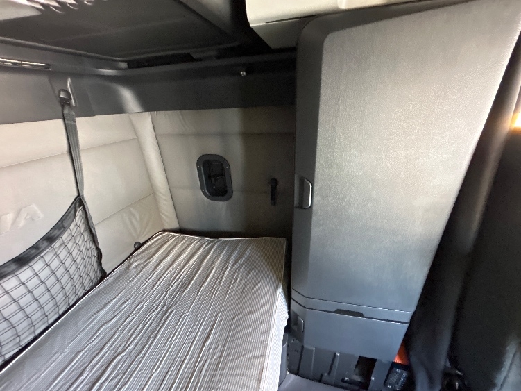 Used 2020 Freightliner Cascadia - photo 20