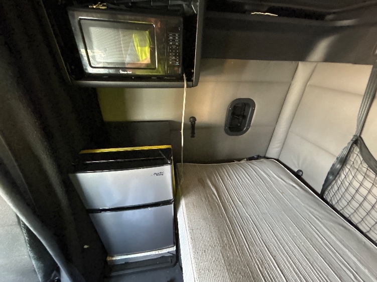 Used 2020 Freightliner Cascadia - photo 21