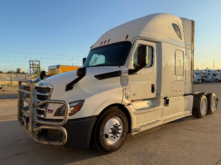 Used 2020 Freightliner Cascadia - photo 5