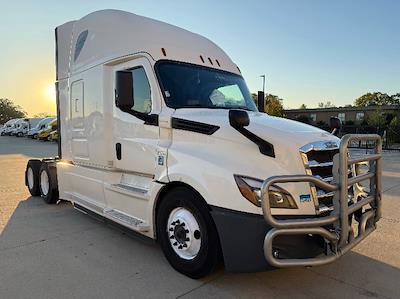Used 2020 Freightliner Cascadia Detroit DD15AT Semi Truck with Sleeper Cab for sale #356793 - photo 1