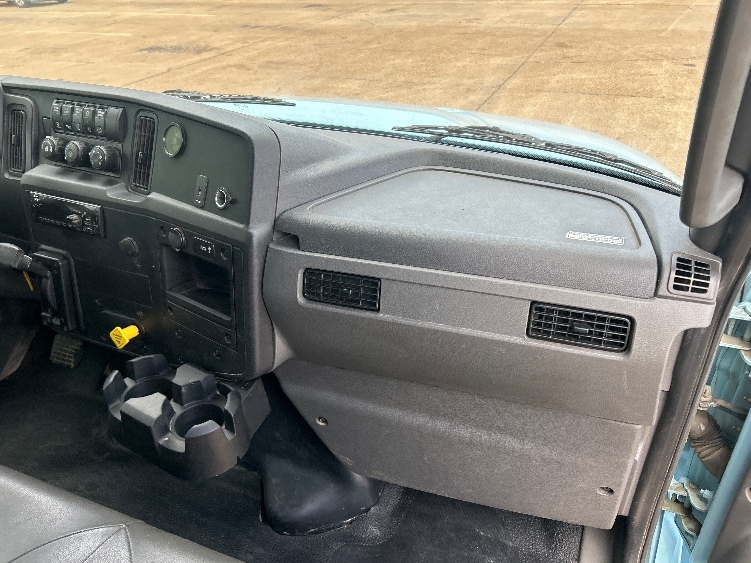 Used 2020 International MV - photo 23
