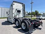 Used 2020 Freightliner Cascadia Detroit DD15AT Semi Truck with Sleeper Cab for sale #356864 - photo 5