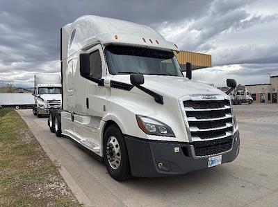 Used 2020 Freightliner Cascadia Detroit DD15AT Semi Truck with Sleeper Cab for sale #356905 - photo 1