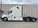 Used 2020 Freightliner Cascadia Detroit DD15AT Semi Truck with Sleeper Cab for sale #356905 - photo 4