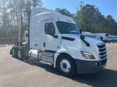 Used 2020 Freightliner Cascadia Detroit DD15AT Semi Truck with Sleeper Cab for sale #357042 - photo 1