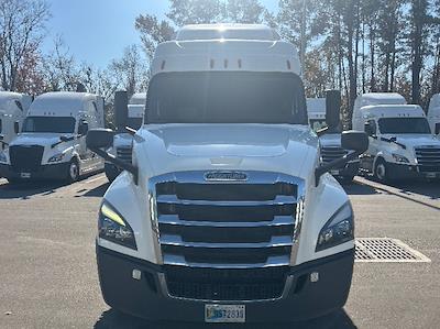 Used 2020 Freightliner Cascadia Detroit DD15AT Semi Truck with Sleeper Cab for sale #357042 - photo 2