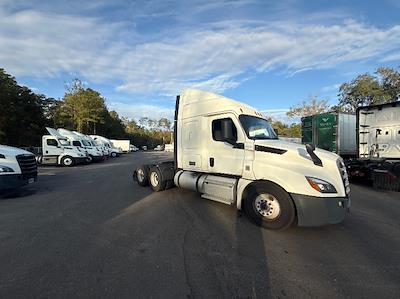 Used 2020 Freightliner Cascadia Detroit DD15AT Semi Truck with Sleeper Cab for sale #357044 - photo 1