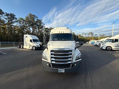 Used 2020 Freightliner Cascadia Detroit DD15AT Semi Truck with Sleeper Cab for sale #357044 - photo 2