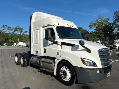 Used 2020 Freightliner Cascadia Detroit DD15AT Semi Truck with Sleeper Cab for sale #357045 - photo 1
