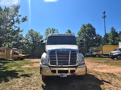 Used 2018 Freightliner Cascadia Sleeper Cab Morgan Truck Body Flatbed Truck for sale #357320 - photo 2