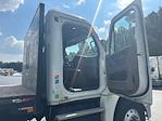 Used 2018 Freightliner Cascadia Day Cab Morgan Truck Body Flatbed Truck for sale #357322 - photo 16