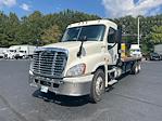 Used 2018 Freightliner Cascadia Day Cab Morgan Truck Body Flatbed Truck for sale #357322 - photo 3