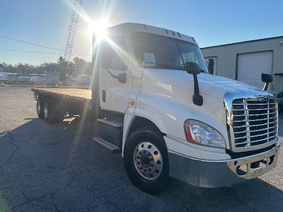 Used 2018 Freightliner Cascadia Day Cab Flatbed Truck for sale #357323 - photo 1