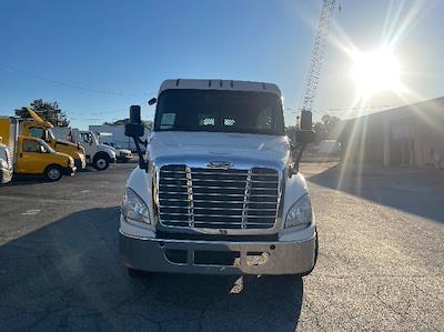 Used 2018 Freightliner Cascadia Day Cab Flatbed Truck for sale #357323 - photo 2