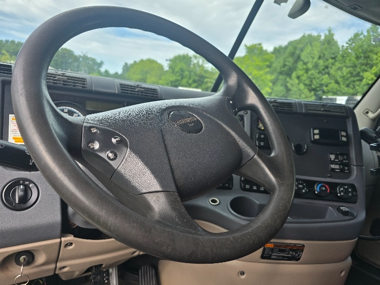 Used 2018 Freightliner Cascadia - photo 15