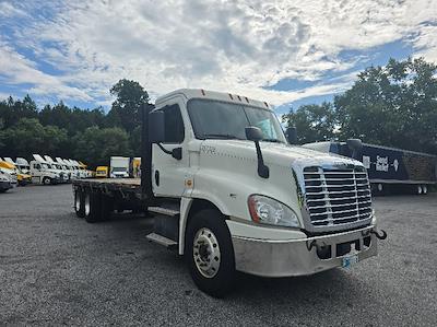 Used 2018 Freightliner Cascadia Sleeper Cab Morgan Truck Body Flatbed Truck for sale #357326 - photo 1