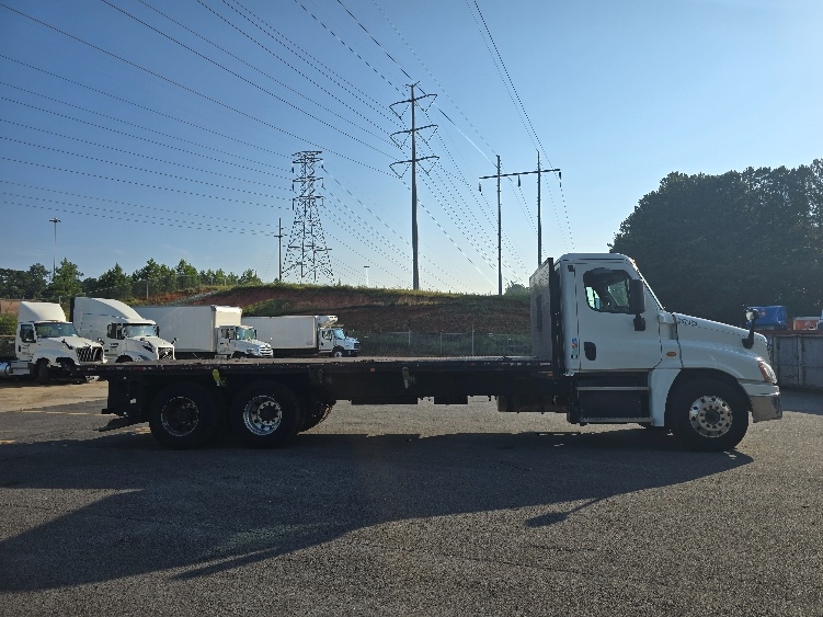 Used 2018 Freightliner Cascadia - photo 12