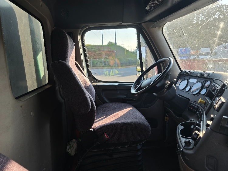 Used 2018 Freightliner Cascadia - photo 19