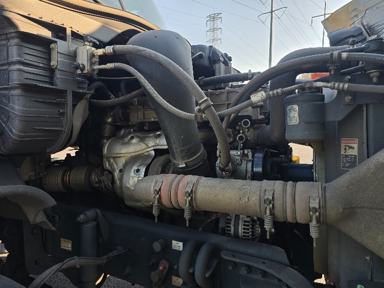 Used 2018 Freightliner Cascadia - photo 20