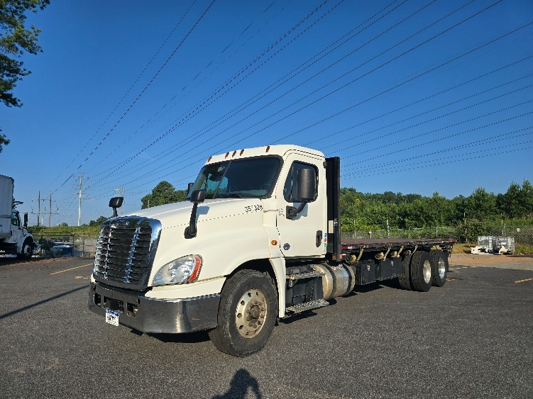 Used 2018 Freightliner Cascadia - photo 5