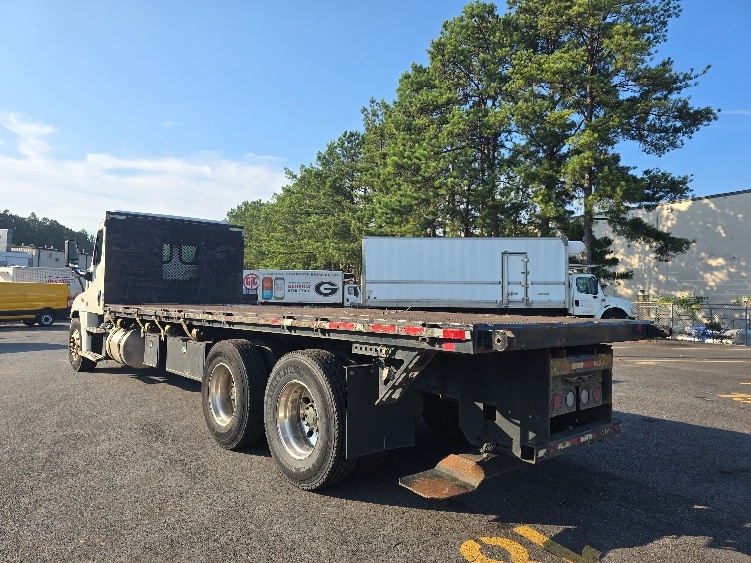 Used 2018 Freightliner Cascadia - photo 8