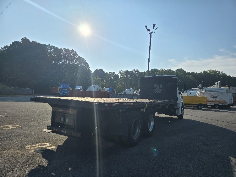 Used 2018 Freightliner Cascadia - photo 10