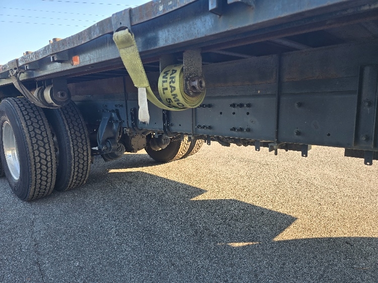 Used 2018 Freightliner Cascadia - photo 11