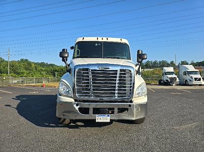 Used 2018 Freightliner Cascadia Day Cab Morgan Truck Body Flatbed Truck for sale #357328 - photo 2