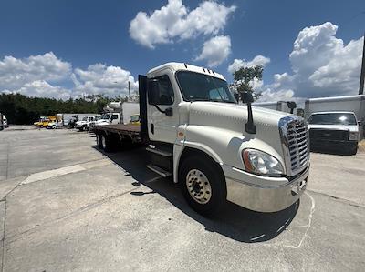 Used 2018 Freightliner Cascadia Day Cab Morgan Truck Body Flatbed Truck for sale #357329 - photo 1