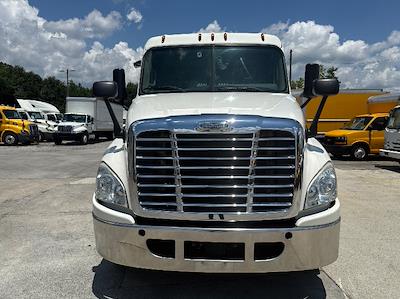 Used 2018 Freightliner Cascadia Day Cab Morgan Truck Body Flatbed Truck for sale #357329 - photo 2
