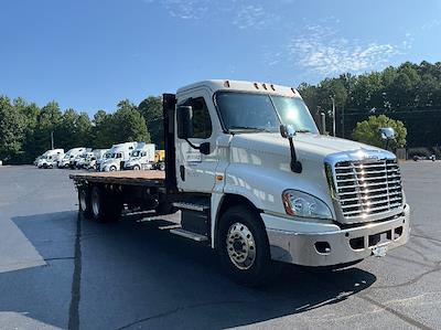 Used 2018 Freightliner Cascadia Day Cab Morgan Truck Body Flatbed Truck for sale #357330 - photo 1