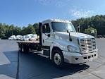 Used 2018 Freightliner Cascadia Day Cab Morgan Truck Body Flatbed Truck for sale #357330 - photo 1
