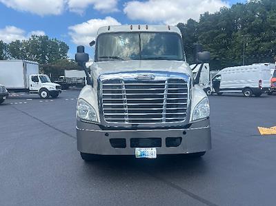 Used 2018 Freightliner Cascadia Sleeper Cab Morgan Truck Body Flatbed Truck for sale #357335 - photo 2