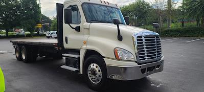 Used 2018 Freightliner Cascadia Sleeper Cab Morgan Truck Body Flatbed Truck for sale #357337 - photo 1